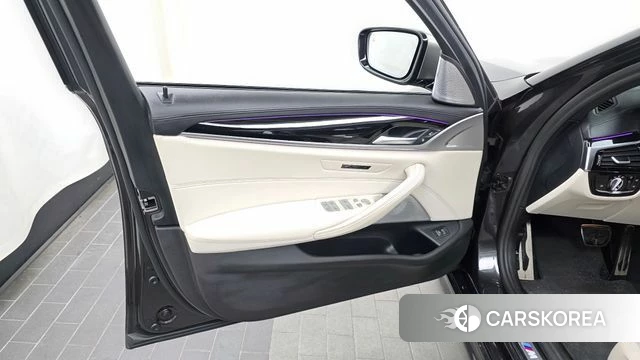 BMW 5 Series (G30) id 4500495 из Кореи 16