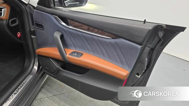 Maserati Ghibli id 4232518 из Кореи 16