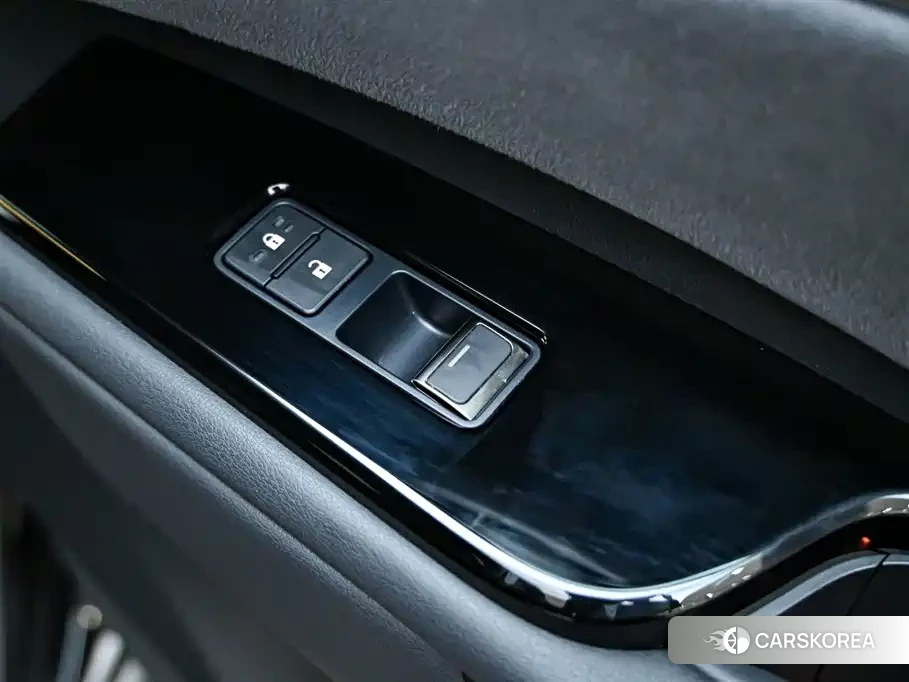 Lexus LM id 4589114 из Китая 16