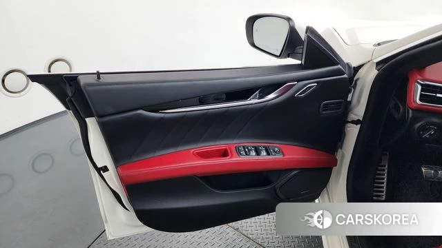 Maserati Ghibli id 4428917 из Кореи 16
