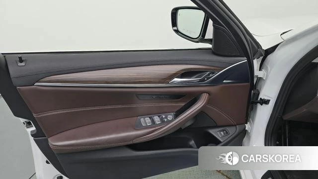 BMW 5 Series (G30) id 4626003 из Кореи 16