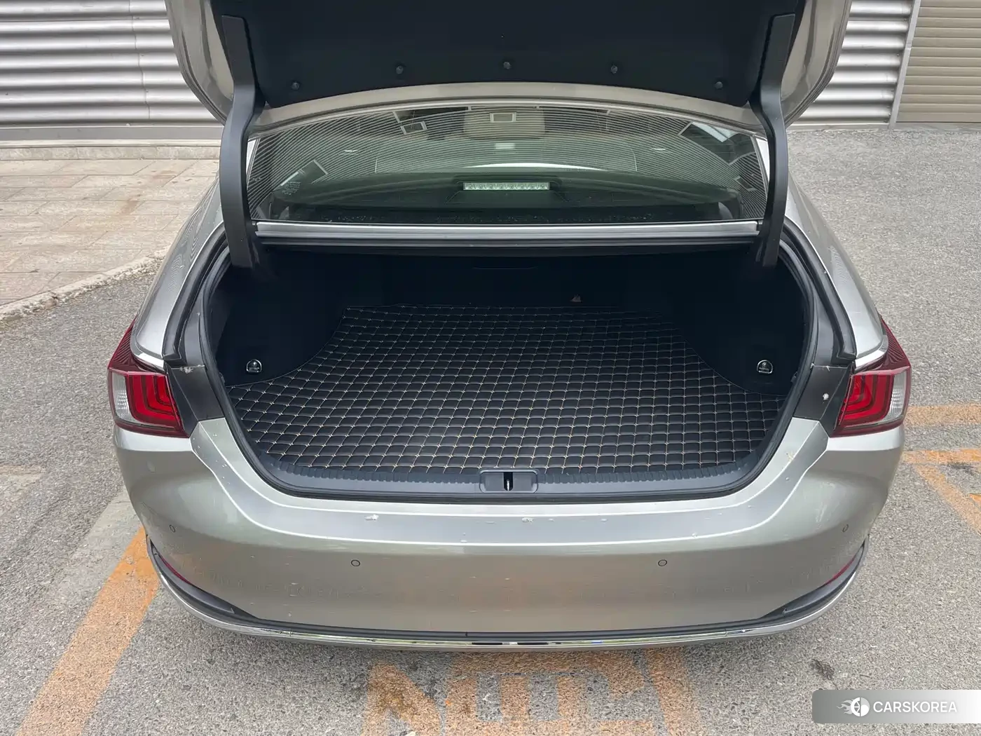 Lexus ES id 4553971 из Китая 16