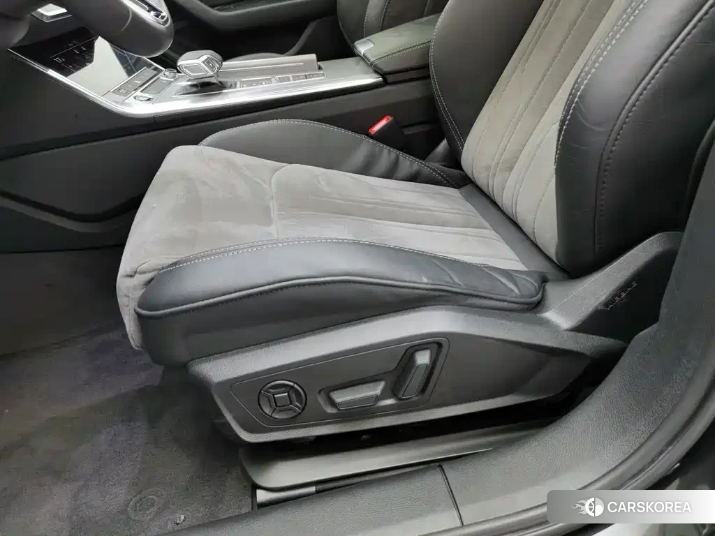 Audi A6L id 4629796 из Китая 17