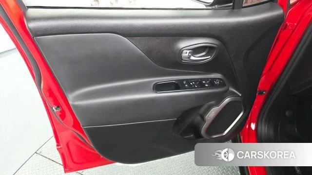 Jeep Renegade id 4269418 из Кореи 16