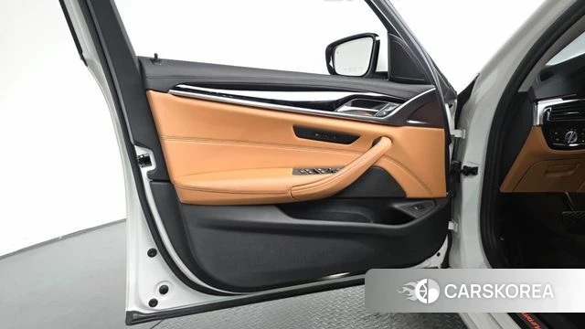 BMW 5 Series (G30) id 4397639 из Кореи 16