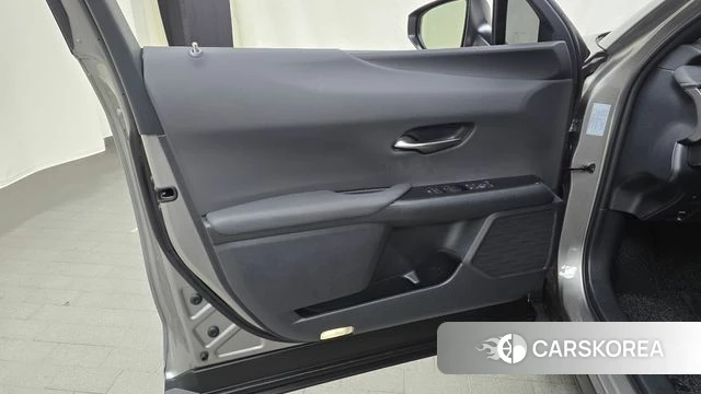 Lexus UX300h id 4354044 из Кореи 16