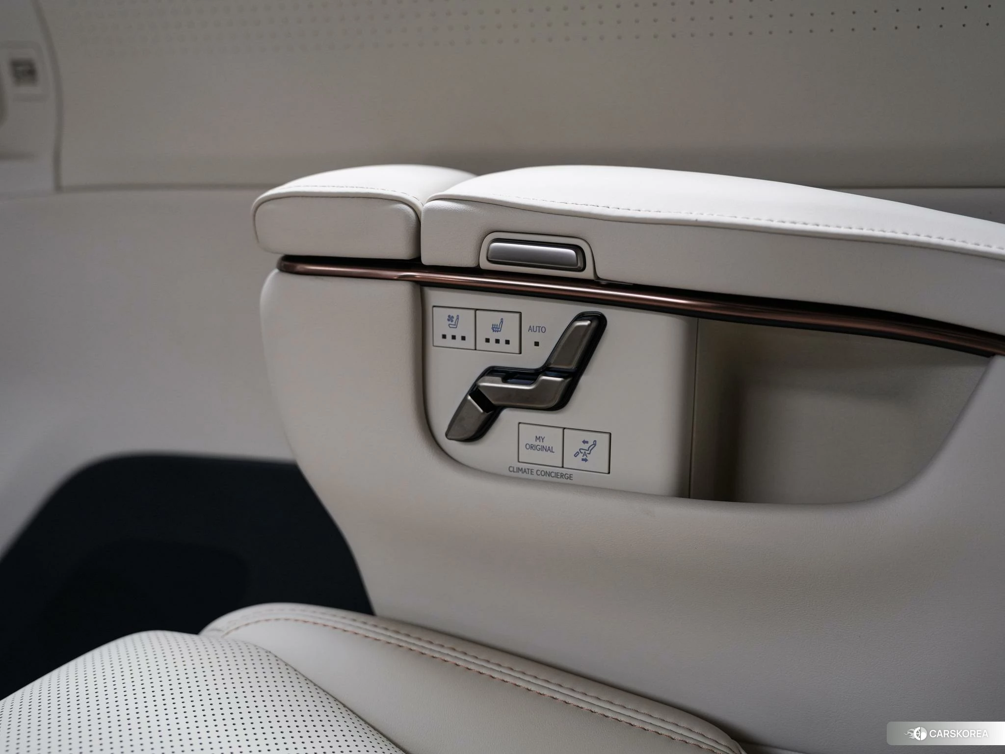 Lexus LM id 4454396 из Китая 16