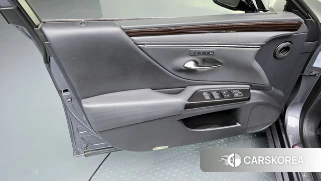 Lexus ES300h 7th generation id 4384785 из Кореи 16