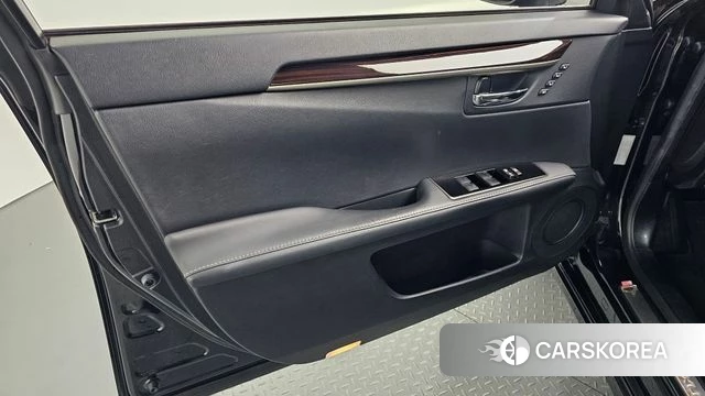 Lexus New ES300h id 4483225 из Кореи 16