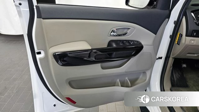 Kia The New Carnival id 4698744 из Кореи 16