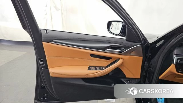 BMW 5 Series (G30) id 4641158 из Кореи 16