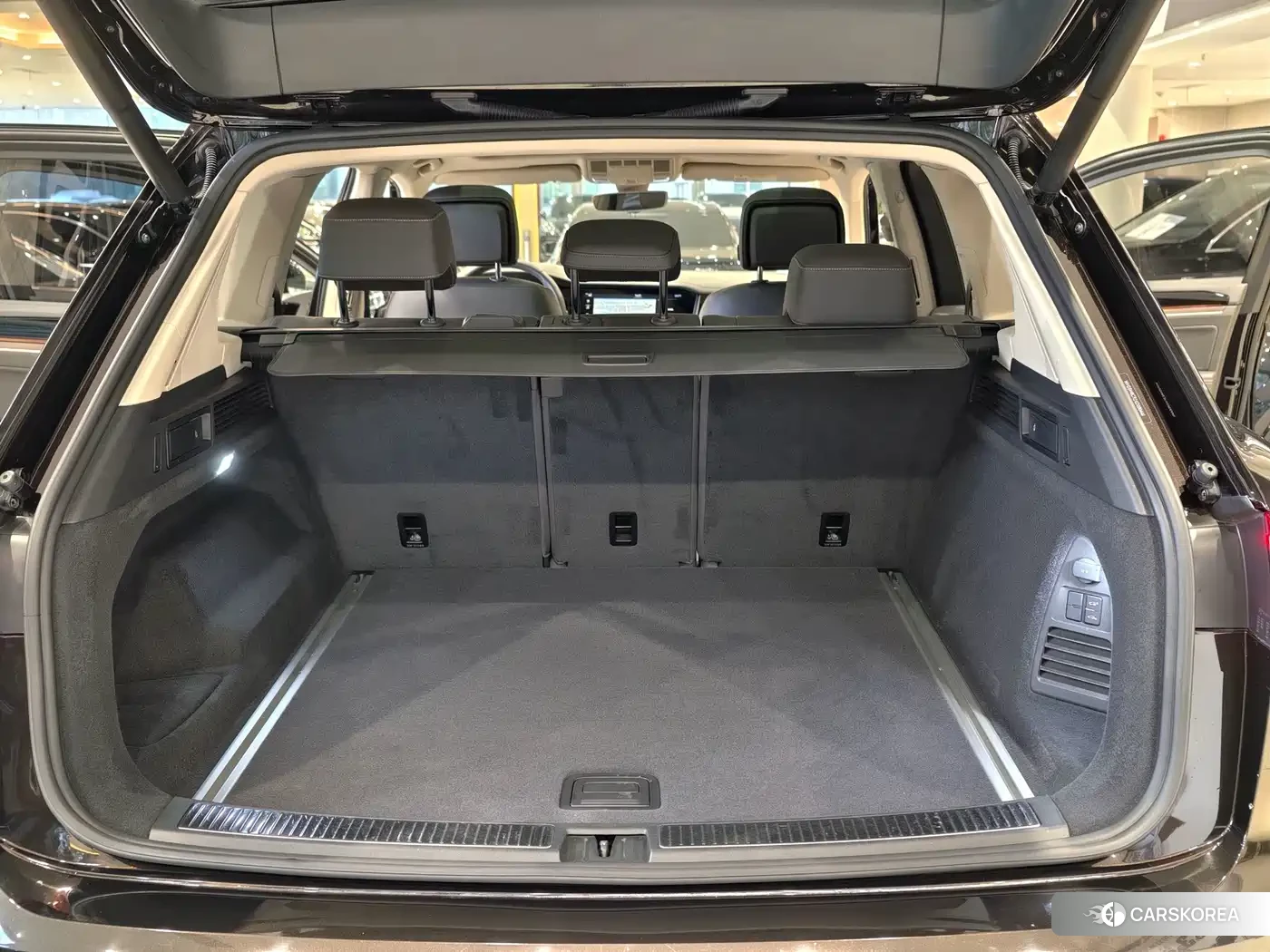 Volkswagen Touareg id 4547632 из Китая 16