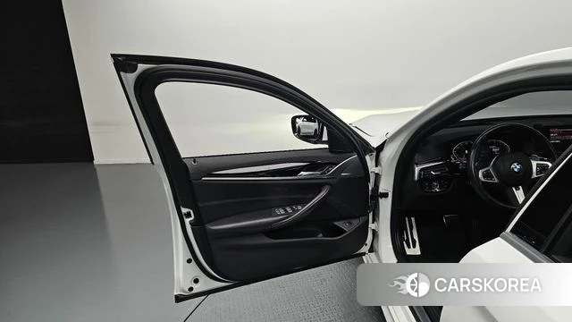 BMW 5 Series (G30) id 4310458 из Кореи 16