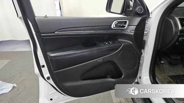 Jeep Grand Cherokee id 4594682 из Кореи 16