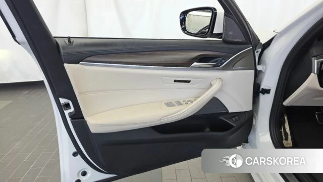 BMW 5 Series (G30) id 4864930 из Кореи 16