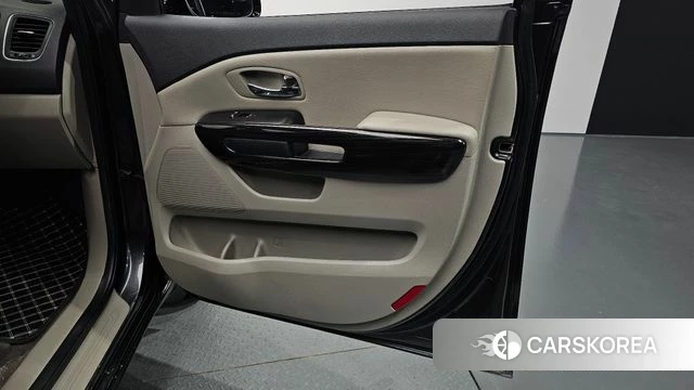 Kia The New Carnival id 4930352 из Кореи 16