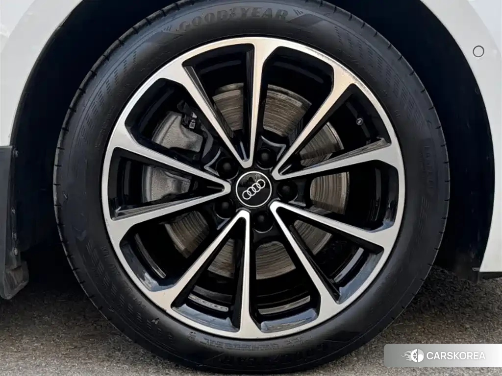 Audi A5L id 4600446 из Китая 16
