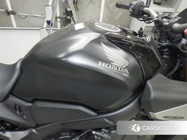 Проданный Honda CB650R E-CLUTCH id 3995178 из Японии, фото 16