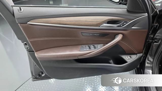 BMW 5 Series (G30) id 4397031 из Кореи 16