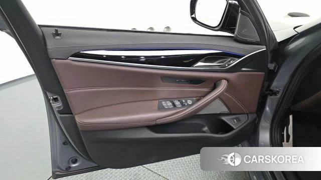 BMW 5 Series (G30) id 4579413 из Кореи 16