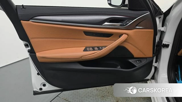 BMW 5 Series (G30) id 4223288 из Кореи 16