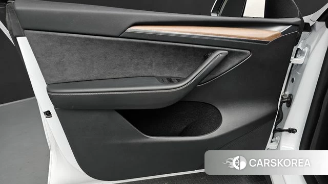 Tesla Model Y id 4360379 из Кореи 16