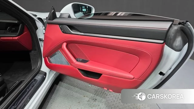 Porsche 911(992) id 4584210 из Кореи 16