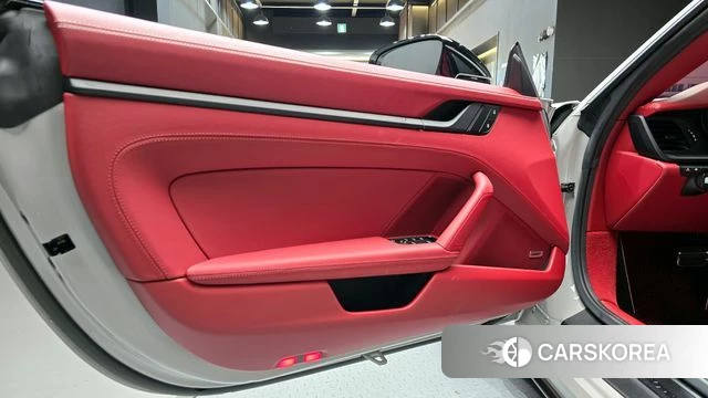 Porsche 911(992) id 4281001 из Кореи 16