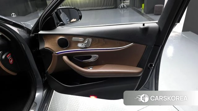 Mercedes-Benz E-Class W213 id 4295241 из Кореи 16