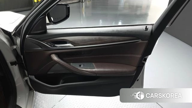 BMW 5 Series (G30) id 4482445 из Кореи 16