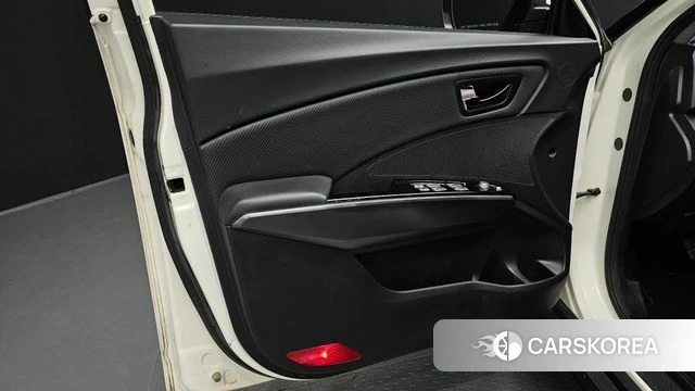 Ssangyong Tivoli Air id 4785619 из Кореи 16