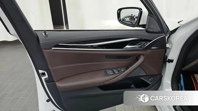BMW 5 Series (G30) id 4682910 из Кореи 16