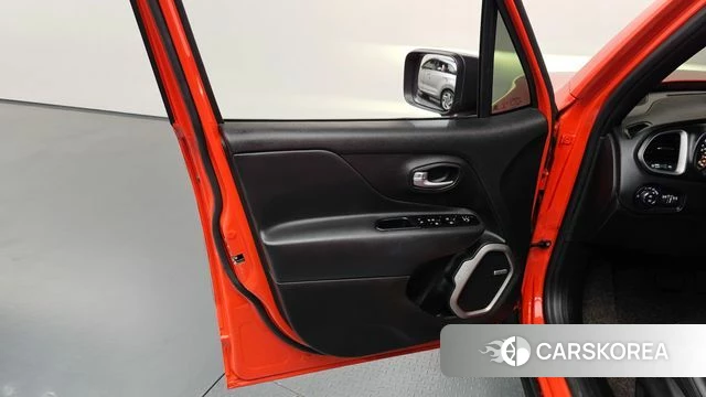 Jeep Renegade id 4396210 из Кореи 16