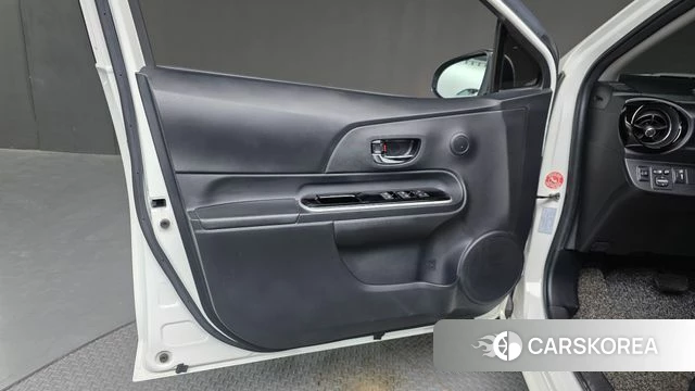 Toyota Prius C id 4232749 из Кореи 16