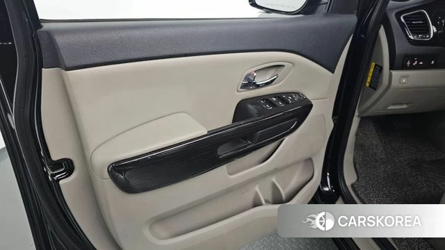 Kia The New Carnival id 4596057 из Кореи 16
