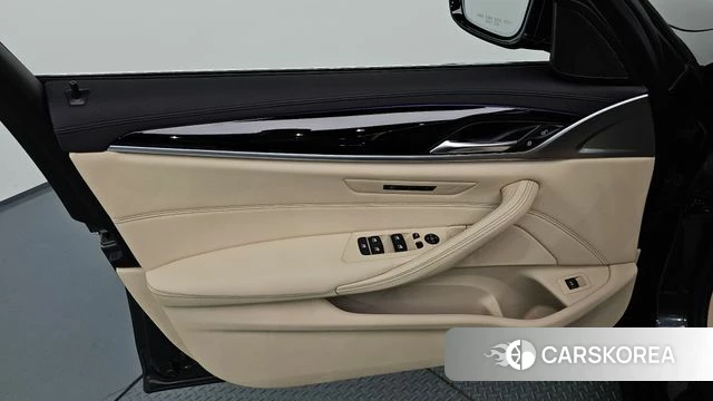 BMW 5 Series (G30) id 4732379 из Кореи 16
