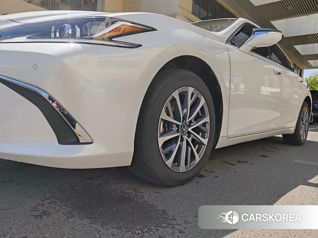 Lexus ES id 4307197 из Китая 16