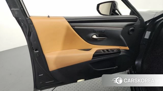 Lexus ES300h 7th generation id 4201485 из Кореи 16