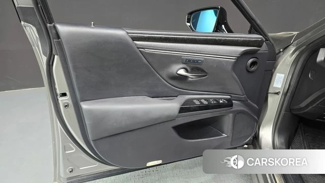 Lexus ES300h 7th generation id 4230267 из Кореи 16