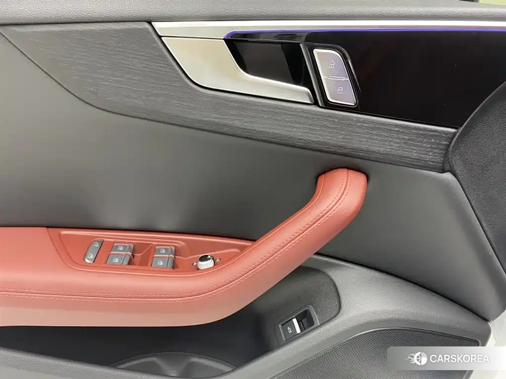 Audi A4L id 4576393 из Китая 16