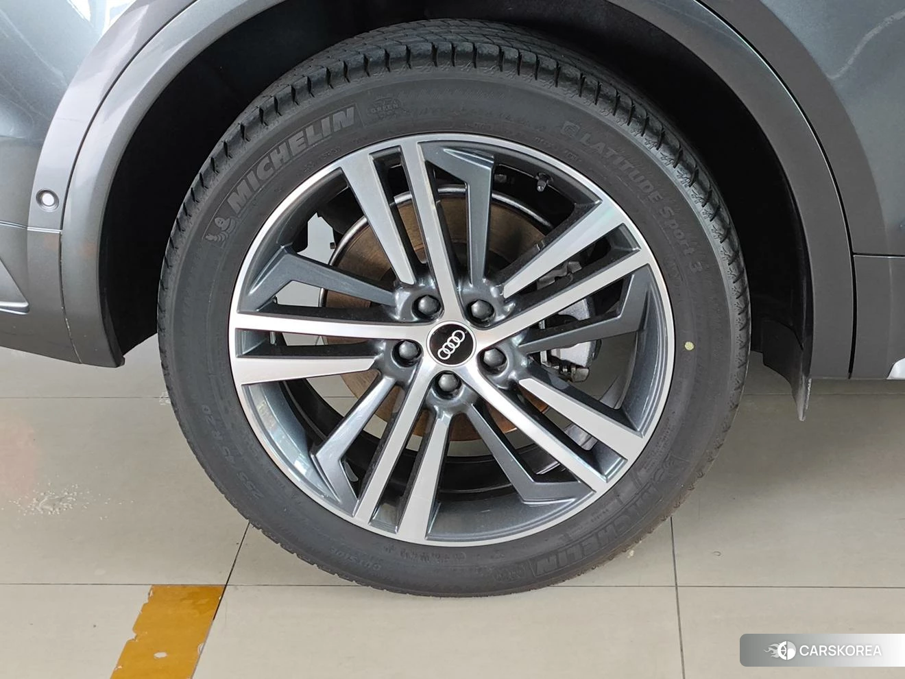 Audi Q5L id 4512720 из Китая 16