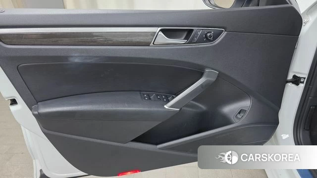 Volkswagen The New Passat id 4638083 из Кореи 16