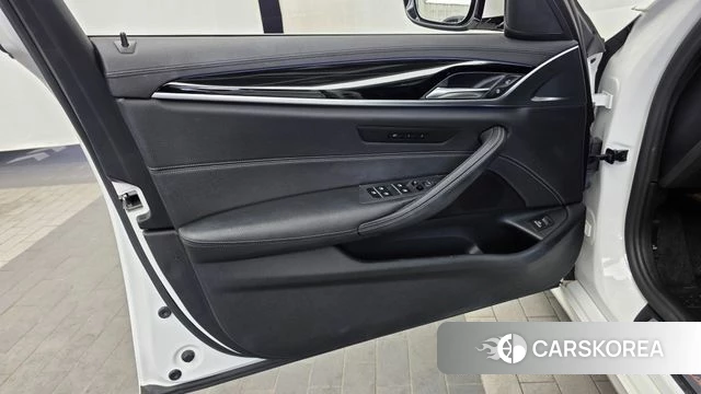 BMW 5 Series (G30) id 4900707 из Кореи 16