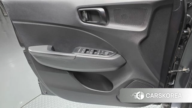 Hyundai Venue id 4196608 из Кореи 16