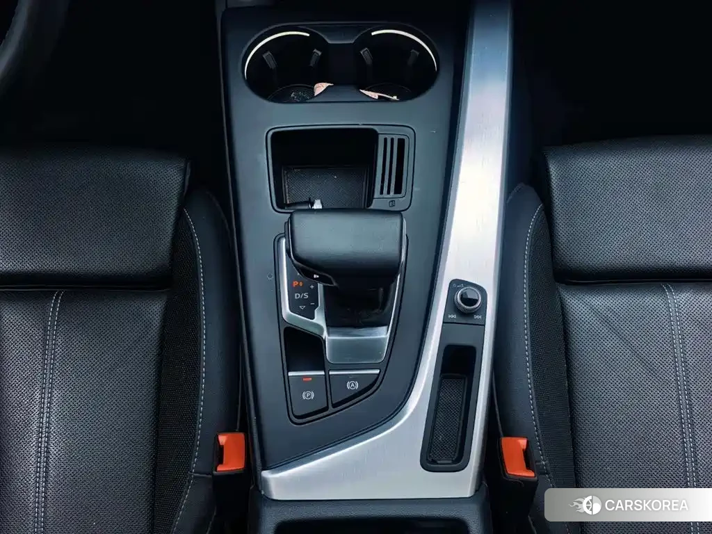 Audi A4L id 4601738 из Китая 16