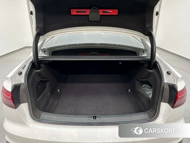 Audi A4L id 3857979 из Китая 16