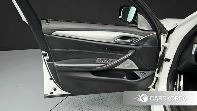 BMW 5 Series (G30) id 4849612 из Кореи 16