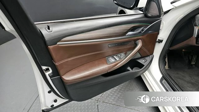 BMW 5 Series (G30) id 4284439 из Кореи 16