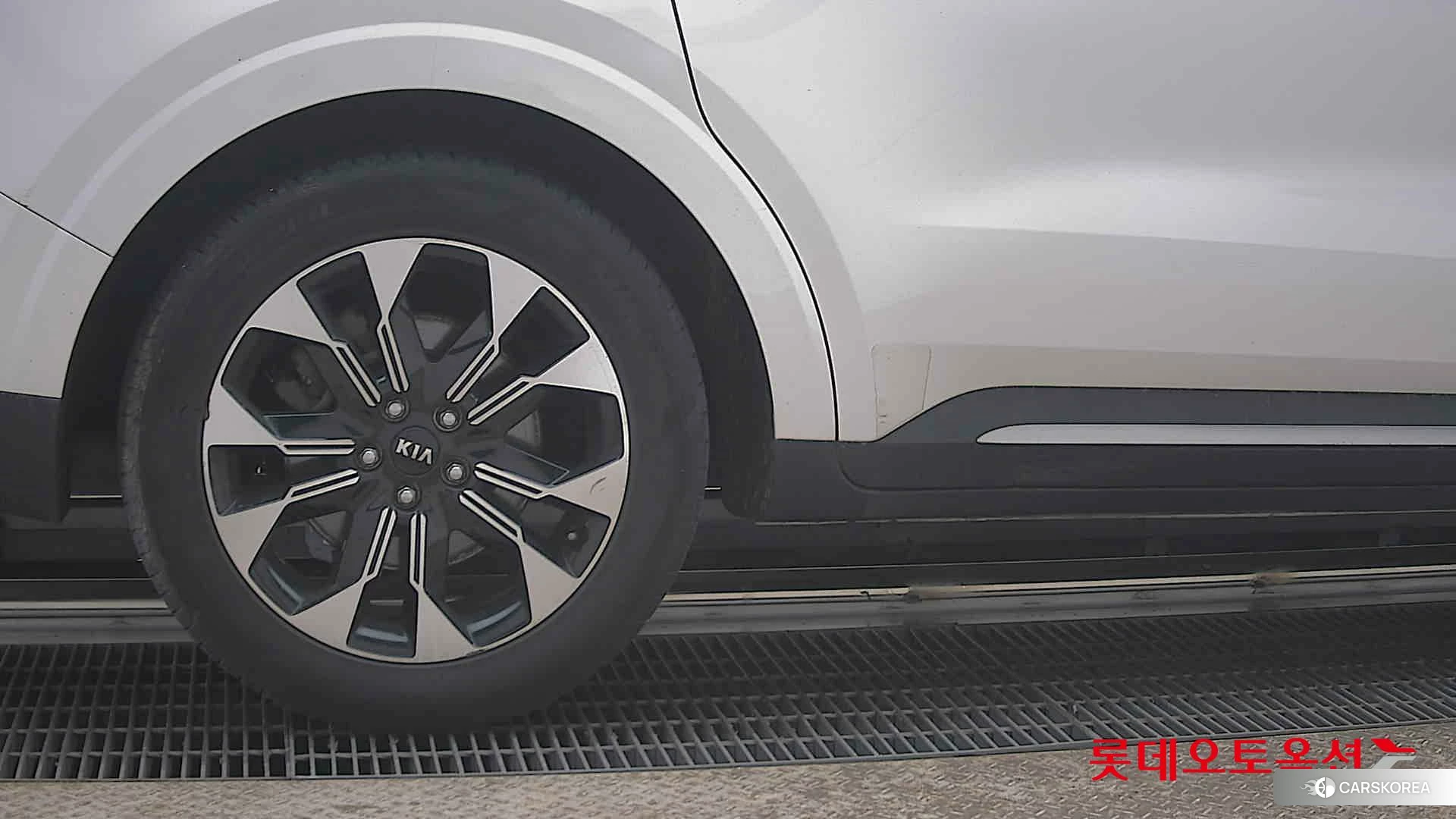 Kia Carnival id 3869406 из Кореи 16