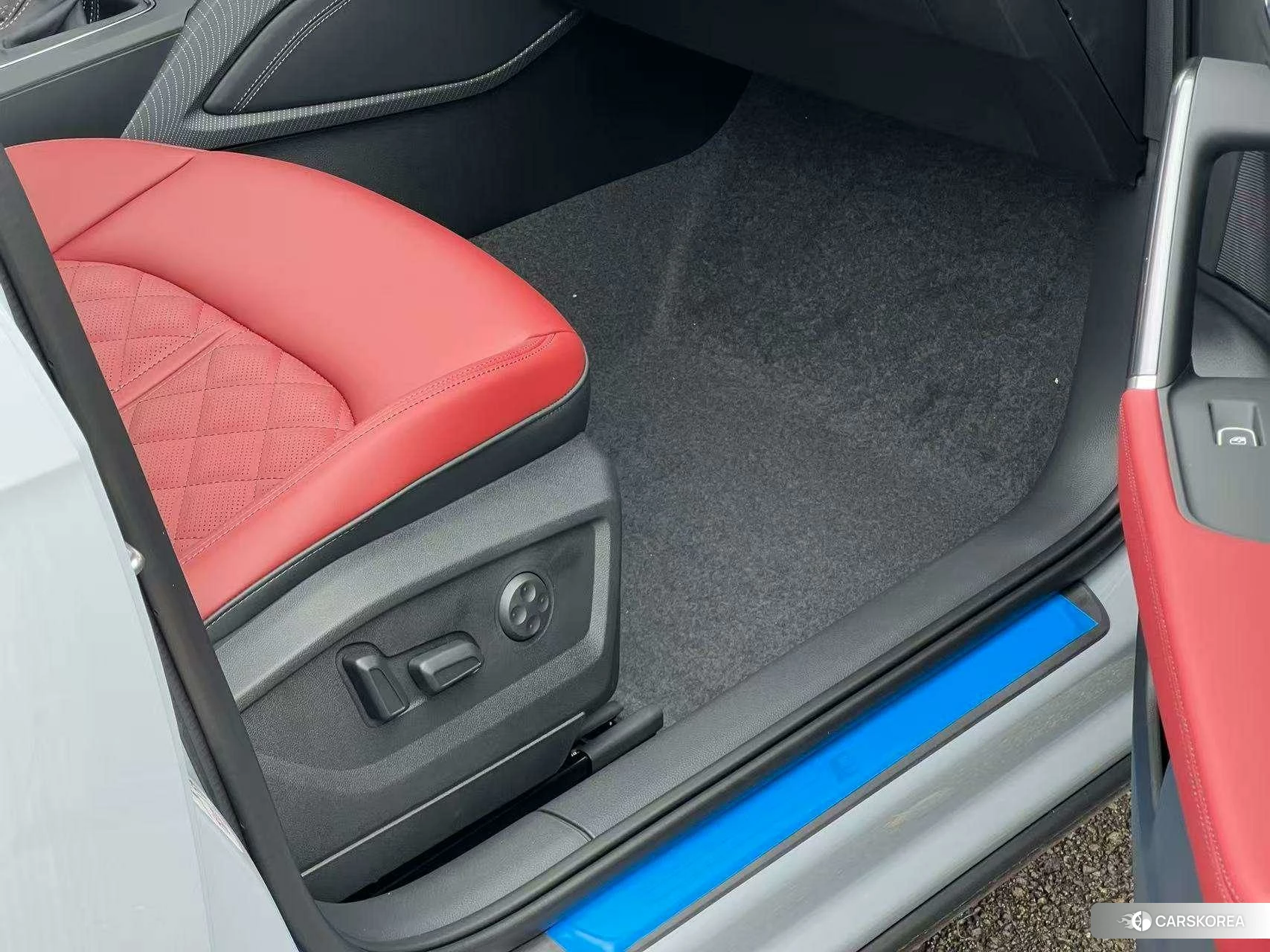 Audi Q2L id 4454125 из Китая 16